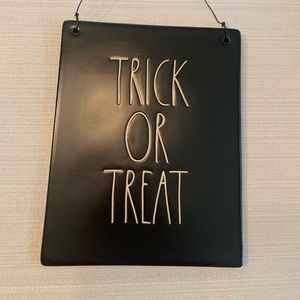 Rae dunn Halloween sign.